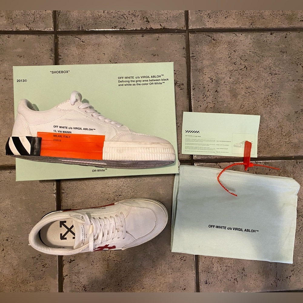 Off-White Low in white Size 42